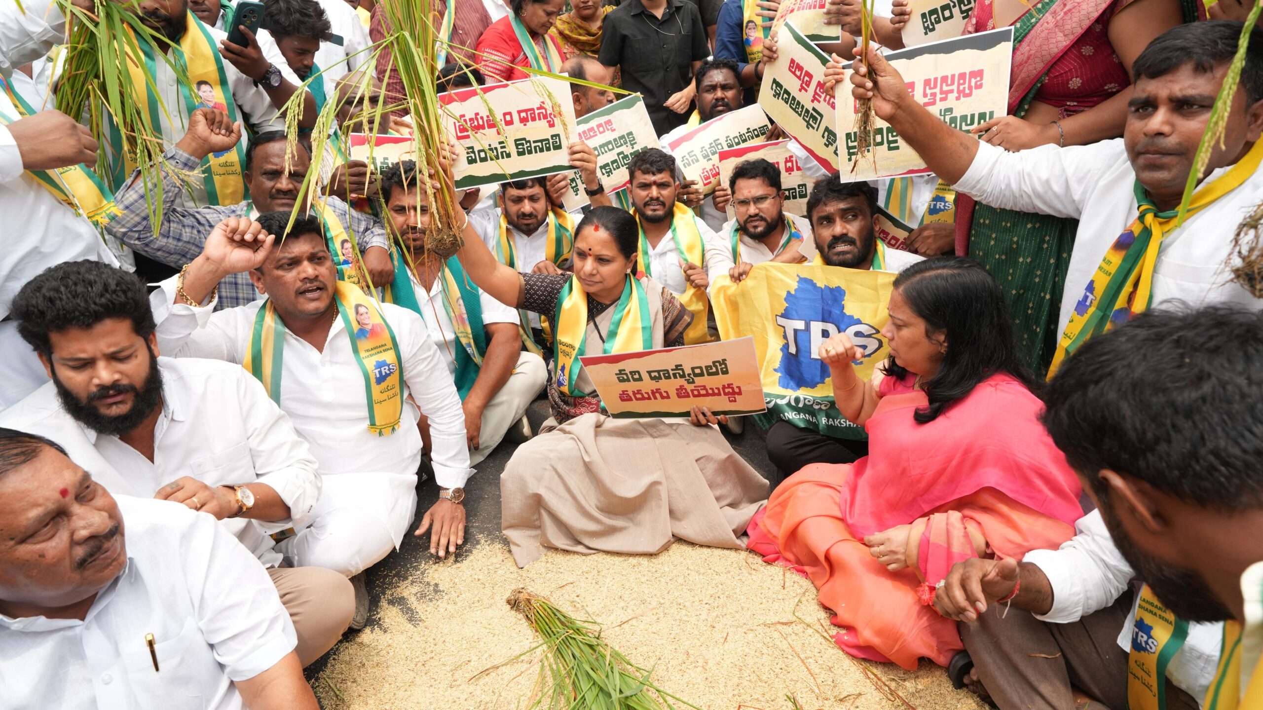 TRS KAVITA PROTEST ON PADDY PURCHARSE