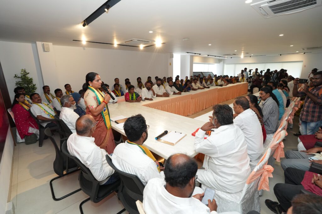 Kavita speaking in Round Table meeting