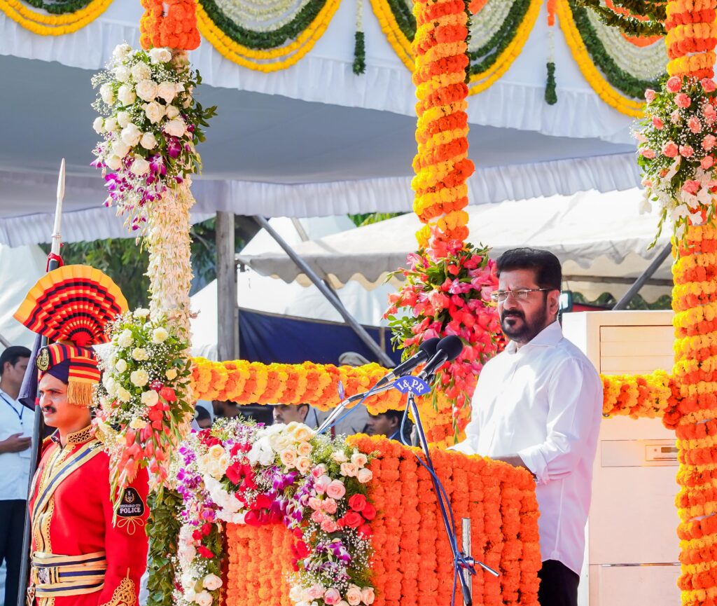 ఉద్యమ స్పూర్తి-త్యాగాల ఫలితమే తెలంగాణ: సీఎం