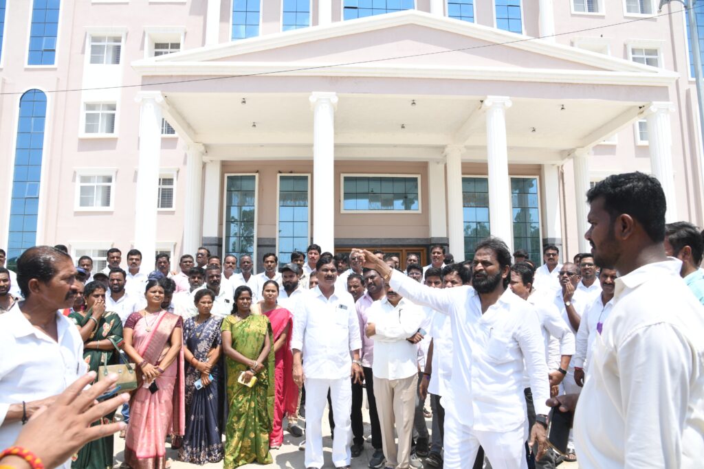 వెయ్యి పడకల ఆసుపత్రి ప్రారంభంఎప్పుడు….? వెయ్యి పడకల ఆసుపత్రి ప్రారంభంఎప్పుడు….?