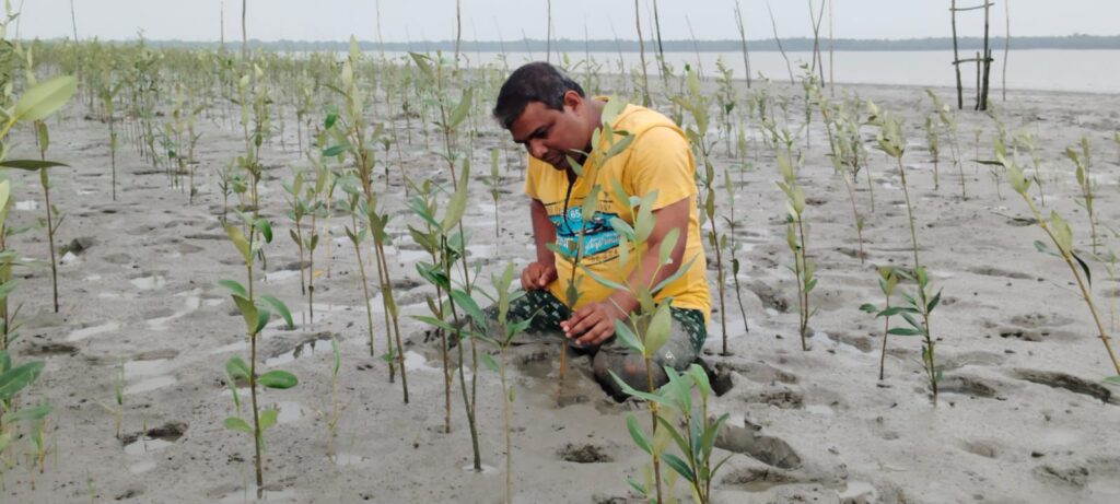 GREEN INDIA CHALLENGE MEMBER WITH SAPLINGS