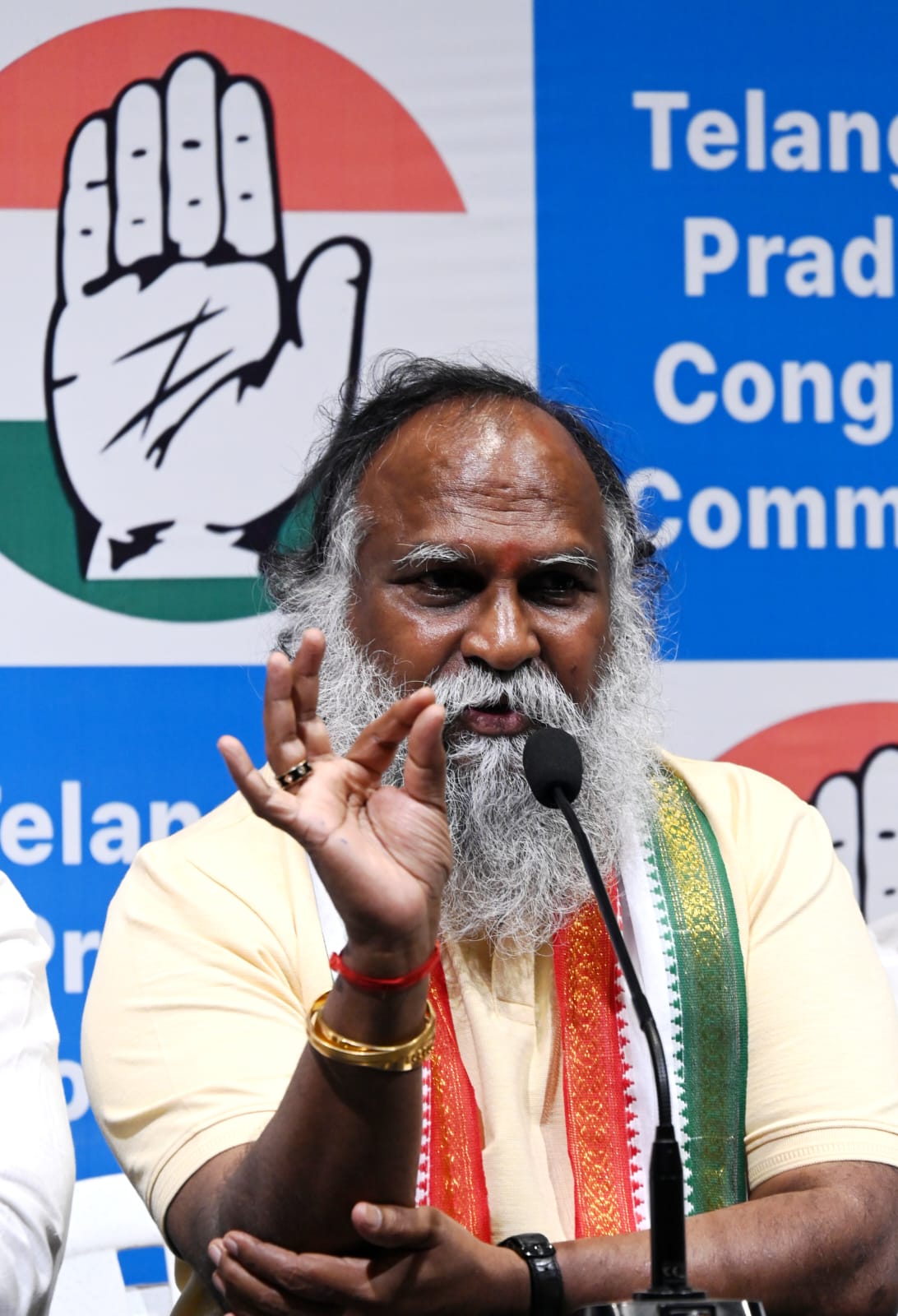 హరీష్ కాంగ్రెస్ లో చేరితే మంత్రి పదవిపై ఆలోచిస్తాం హరీష్ కాంగ్రెస్ లో చేరితే మంత్రి పదవిపై ఆలోచిస్తాం