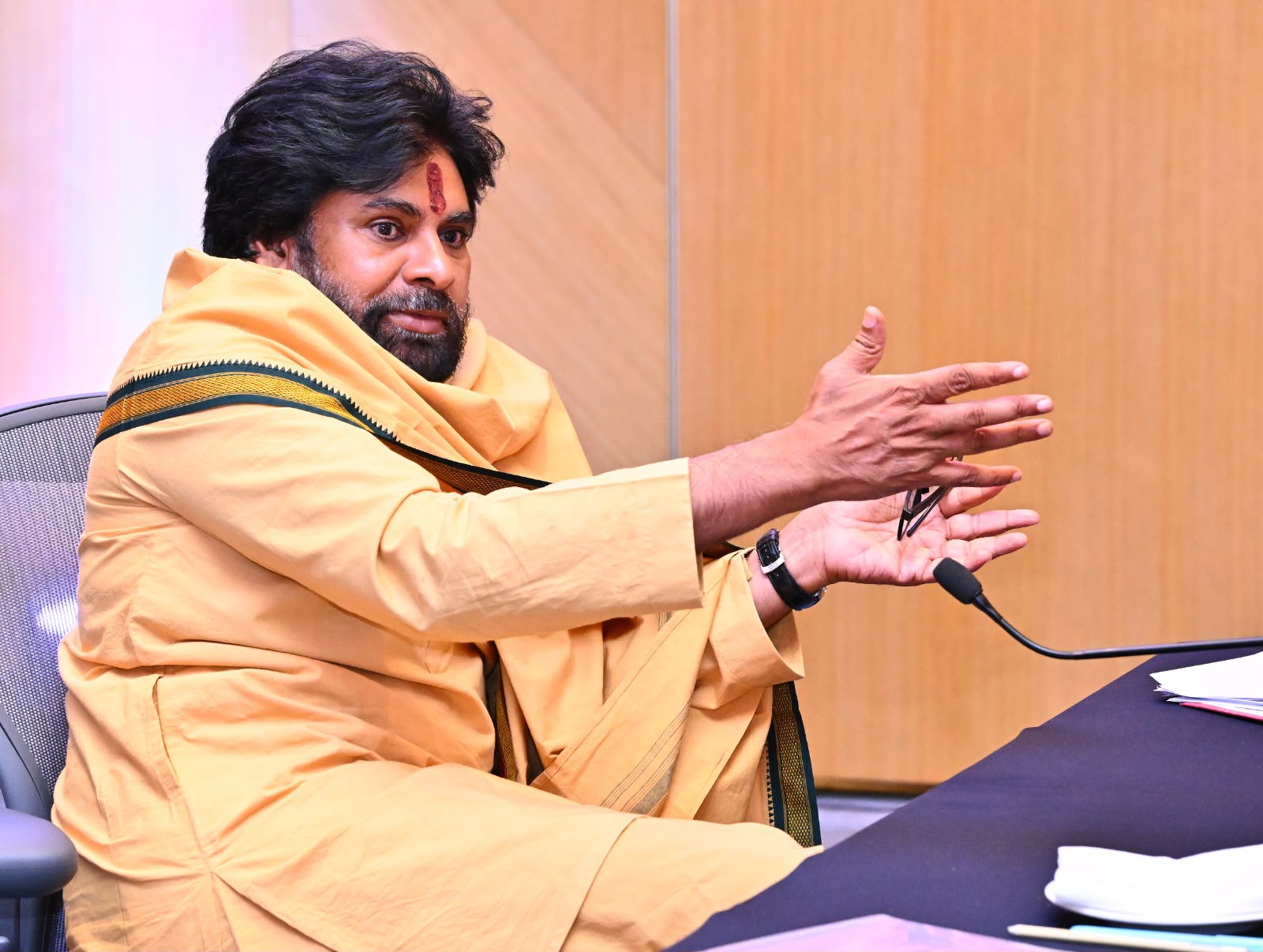 ఏపీ డిప్యూటీ సీఎం పవన్ కళ్యాణ్ కు శస్త్ర చికిత్స