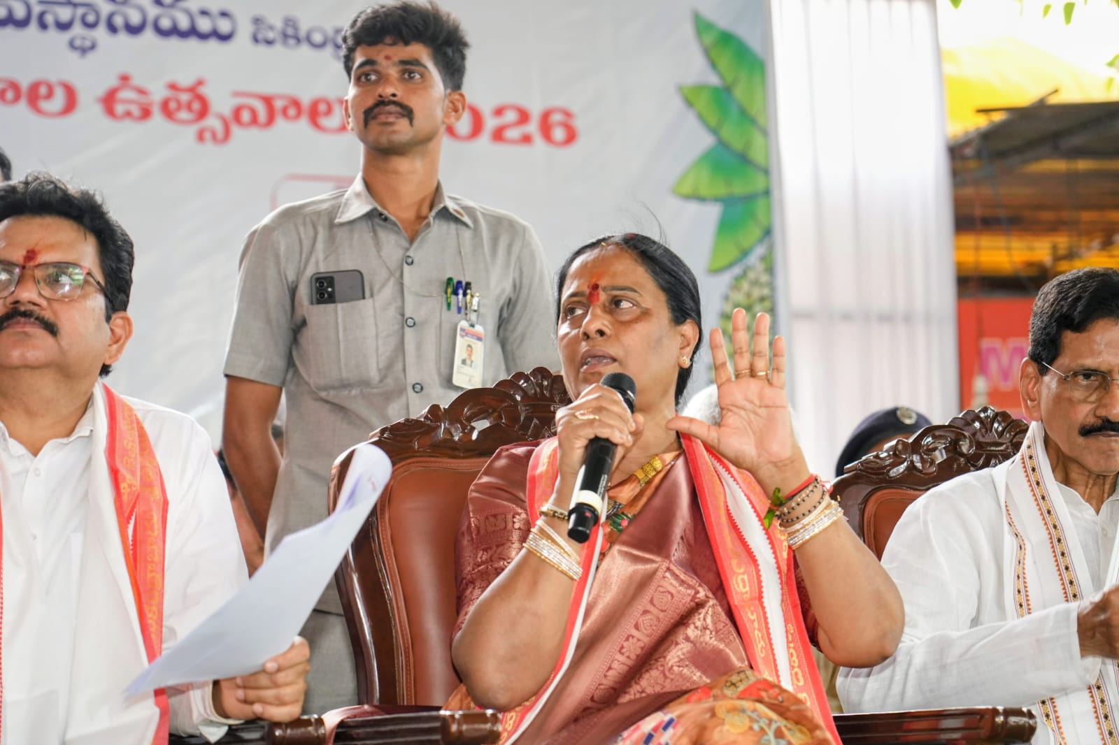 బోనాల‌తో తెలంగాణా ఆధ్యాతిక‌త‌ను చాటి చెప్పాలి
