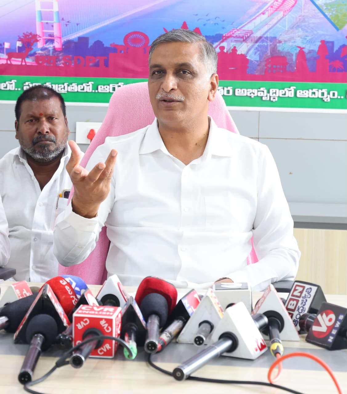 సీఎం రేవంత్‌కు ఆ హంతకుడికి తేడా లేదు