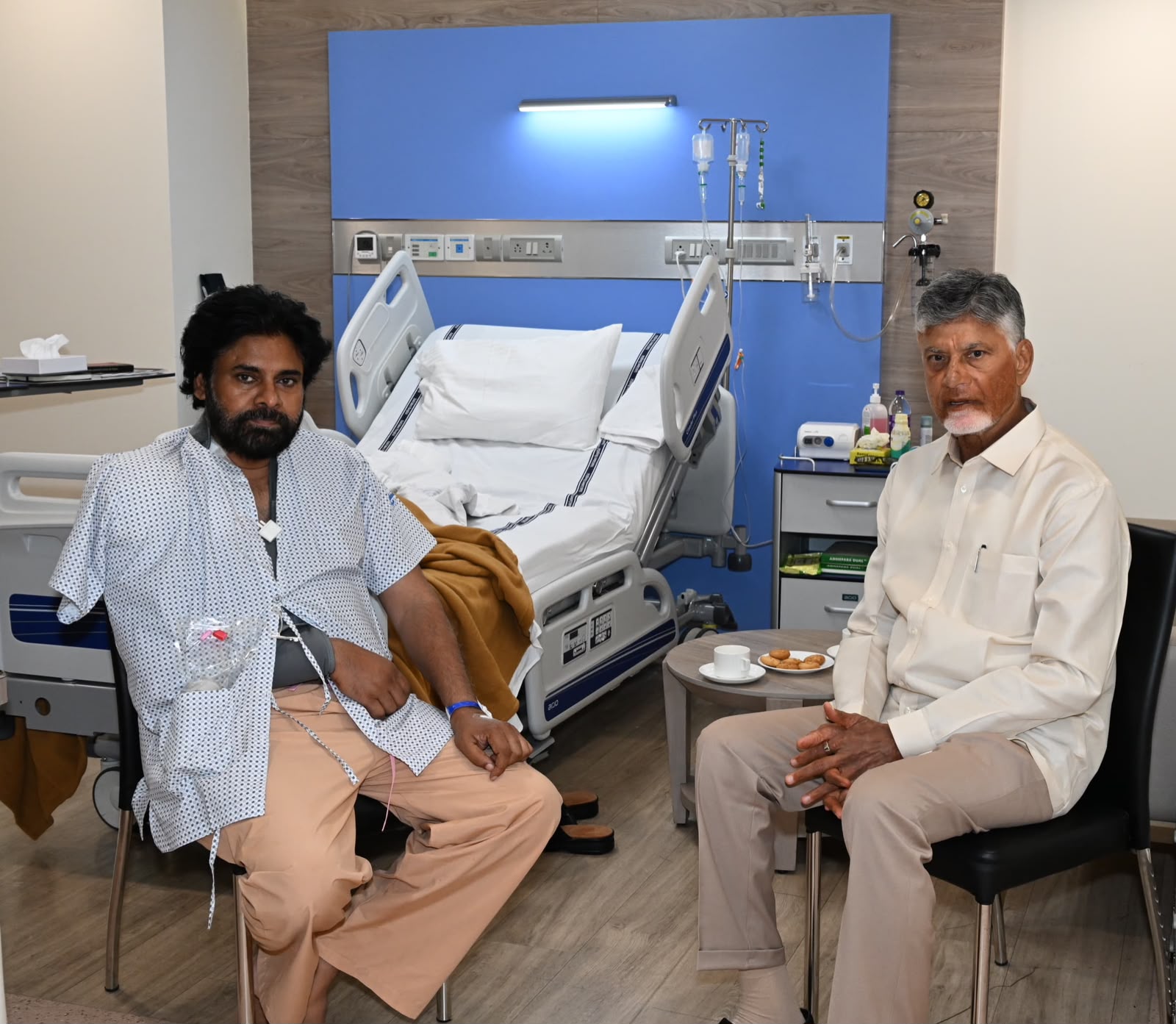 ప‌వ‌న్ క‌ళ్యాణ్ ను ప‌రామ‌ర్శించిన చంద్ర‌బాబు