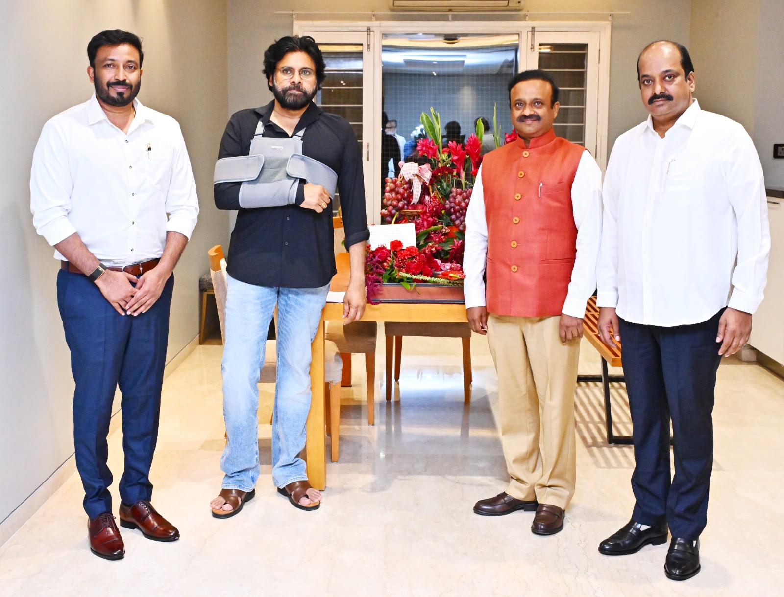 క్షేత్ర స్థాయి పర్యటనలకు పవన్ కళ్యాణ్ దూరం క్షేత్ర స్థాయి పర్యటనలకు పవన్ కళ్యాణ్ దూరం