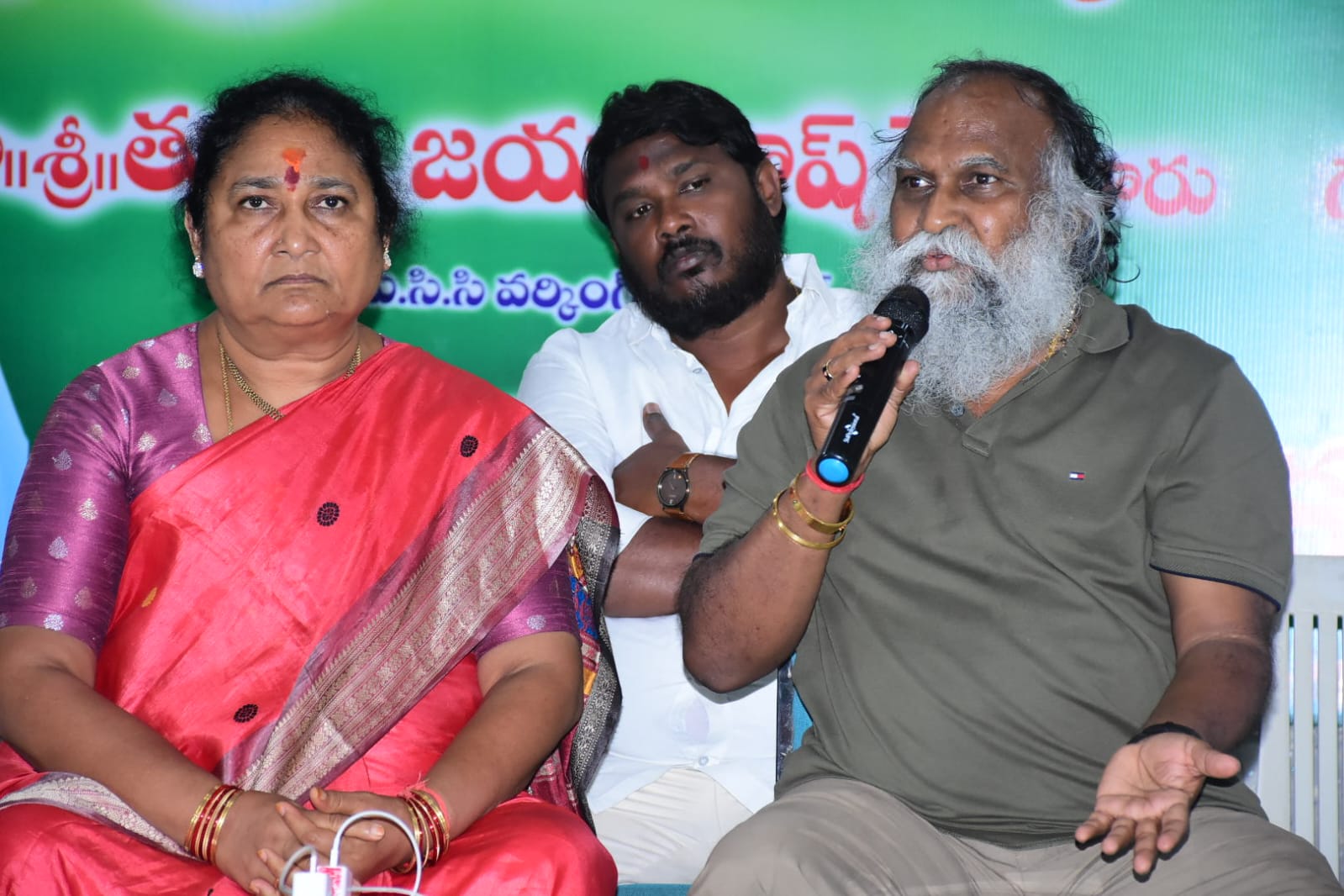 రాహుల్ – ప్రియాంక గాంధీ ల చావును కోరుకుంటారా రాహుల్ – ప్రియాంక గాంధీ ల చావును కోరుకుంటారా