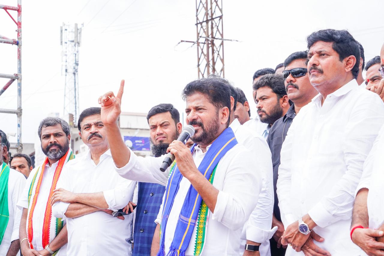 పార్టీలే వేరు-రెండూ ఒక్కటే-ఆ కుట్రలు తిప్పికొట్టాలి పార్టీలే వేరు-రెండూ ఒక్కటే-ఆ కుట్రలు తిప్పికొట్టాలి