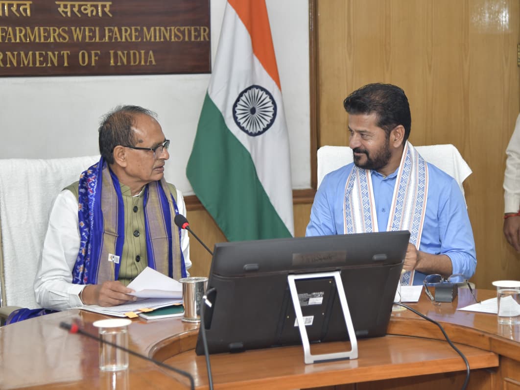 లీకేజీల కారకులను కఠినంగా శిక్షించాలి- సీఎం లీకేజీల కారకులను కఠినంగా శిక్షించాలి- సీఎం