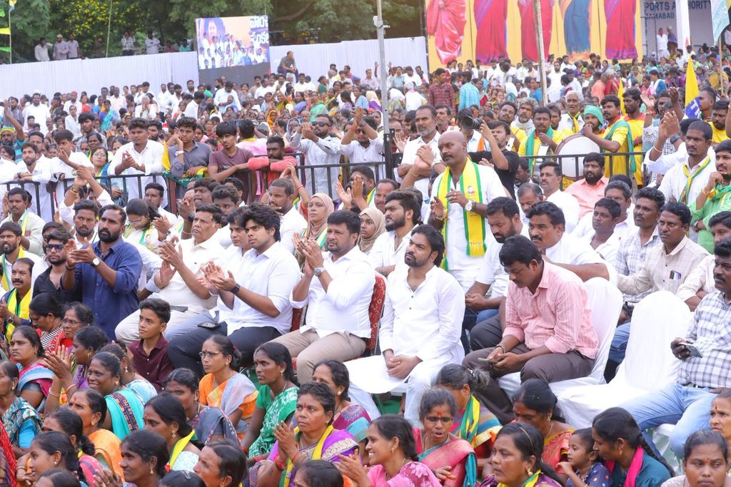 kavita family memebers in public meeting