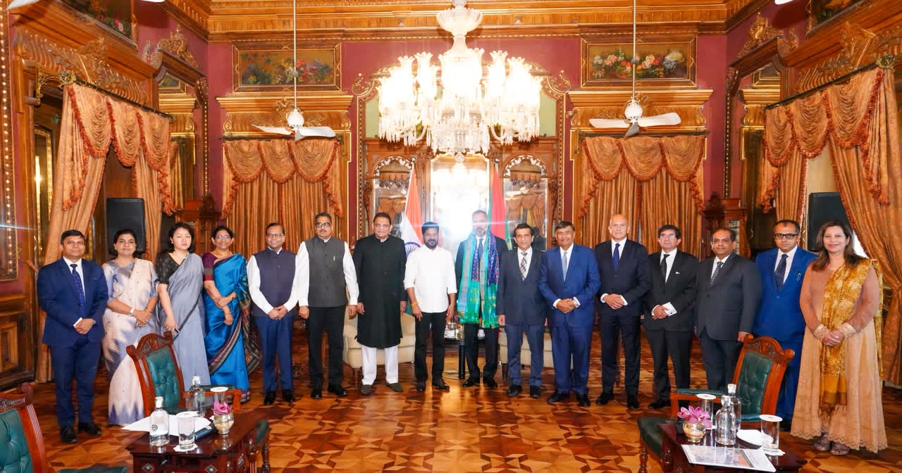 Tg cm and officials with prince agakhan