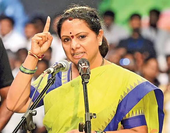 గుంపు మేస్త్రీ – గుంట నక్క కుమ్మక్కు – కవిత సంచలన ఆరోపణలు
