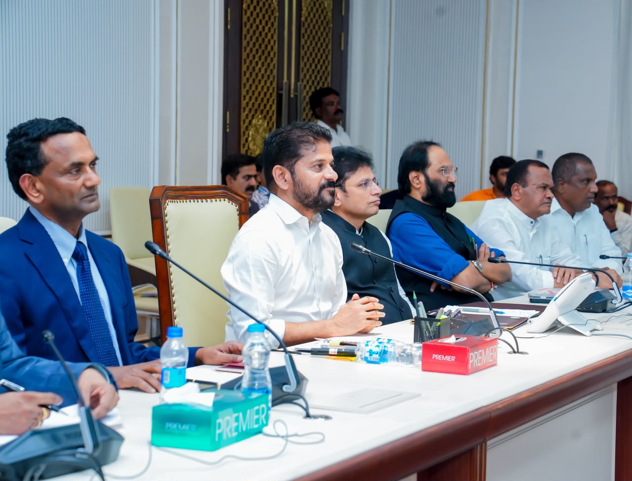 హైదరాబాద్లో దేశంలోనే అతిపెద్ద AI డేటా సెంటర్ హైదరాబాద్లో దేశంలోనే అతిపెద్ద AI డేటా సెంటర్