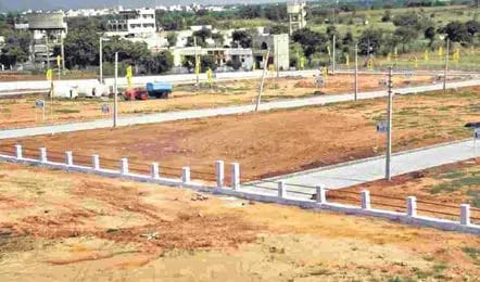 కేపీహెచ్బీలో గజం భూమి రూ.2.70 లక్షలు కేపీహెచ్బీలో గజం భూమి రూ.2.70 లక్షలు