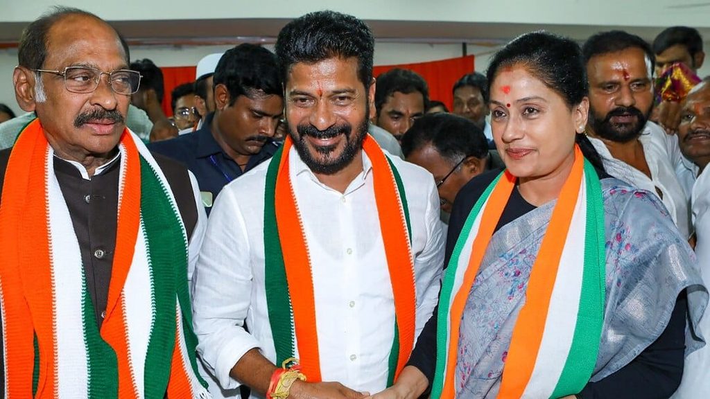 vijaya shanti with revanth reddy