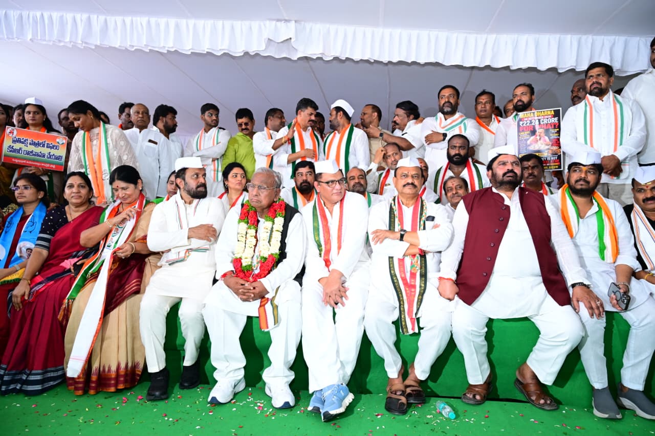 కేసీఆర్ రాజీనామా చేయాలి.. ఇందిరాపార్క్ వద్ద కాంగ్రెస్ మహాధర్నా కేసీఆర్ రాజీనామా చేయాలి.. ఇందిరాపార్క్ వద్ద కాంగ్రెస్ మహాధర్నా