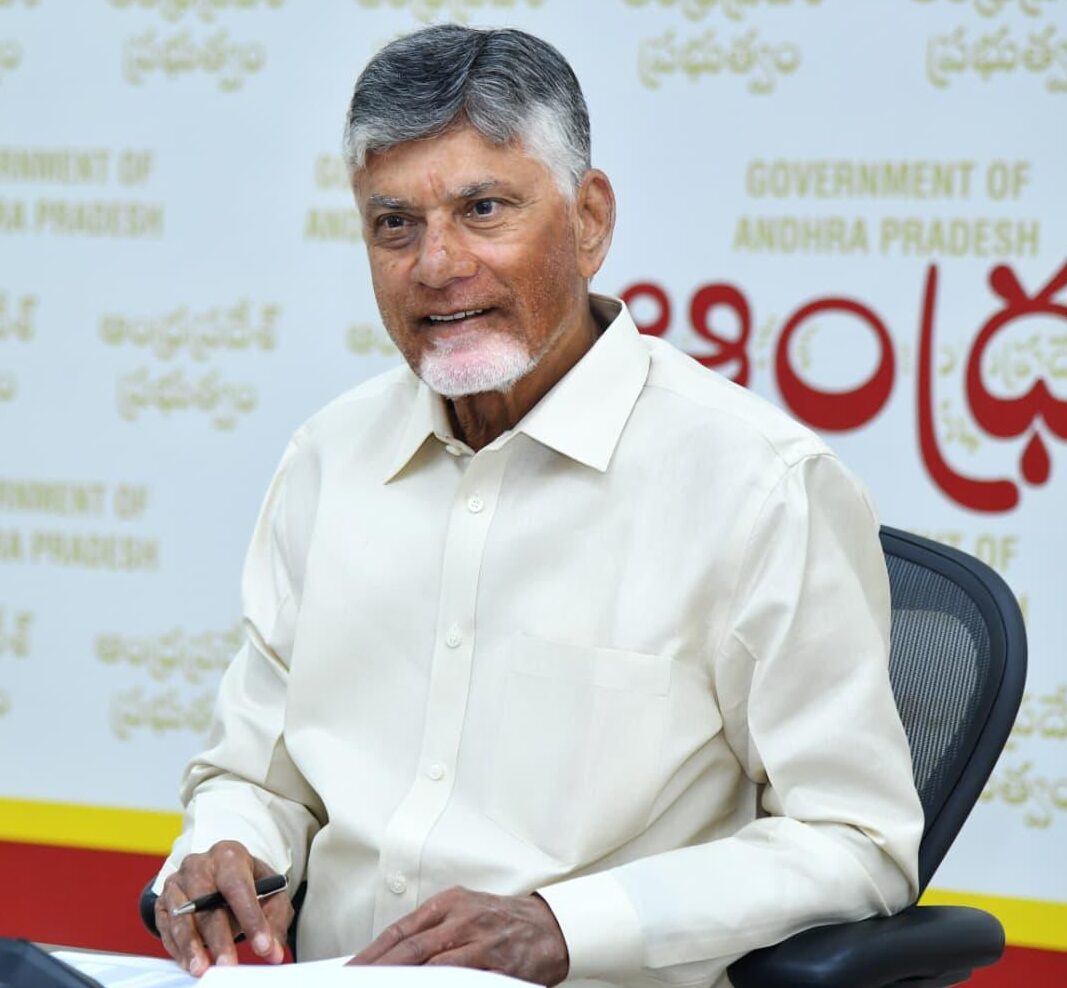 కోచింగ్ కేంద్రాలు రాజ‌కీయ వేదిక‌లు వేదికలు కావొద్దు: చంద్ర‌బాబు