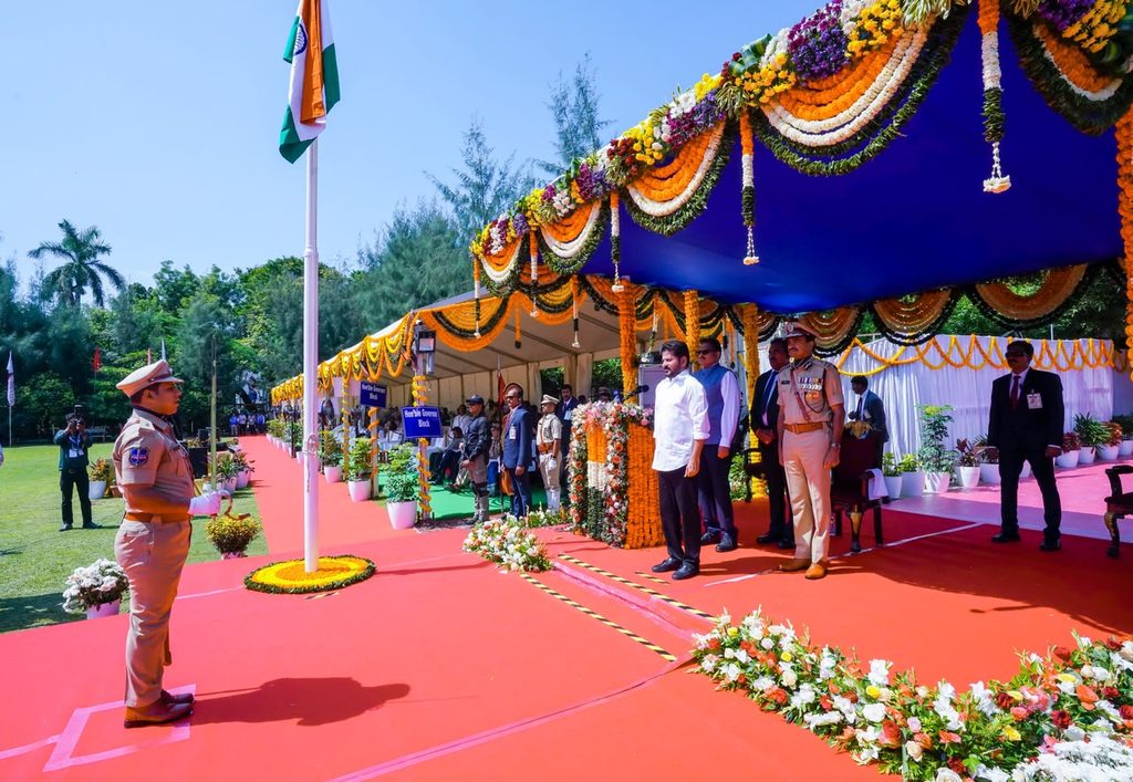 cm receiveing police honour