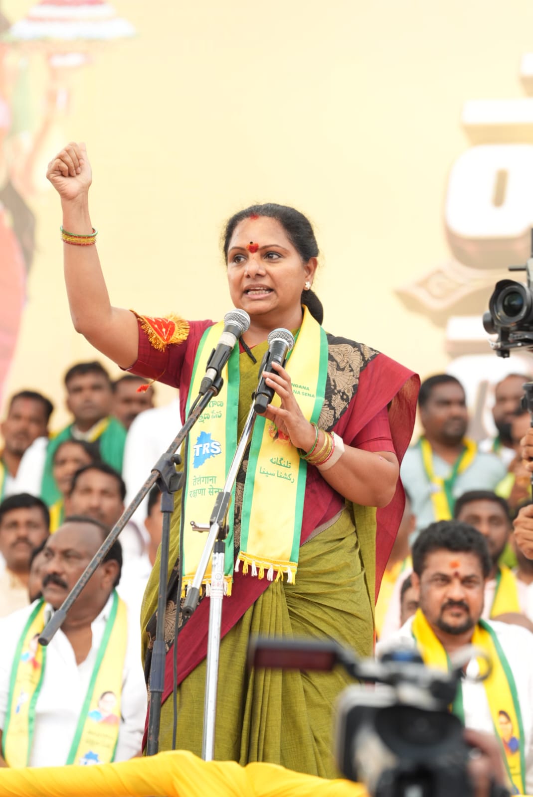 బహుజనుల బాణాన్ని.. యుద్ధ నినాదాన్ని: కవిత బహుజనుల బాణాన్ని.. యుద్ధ నినాదాన్ని: కవిత