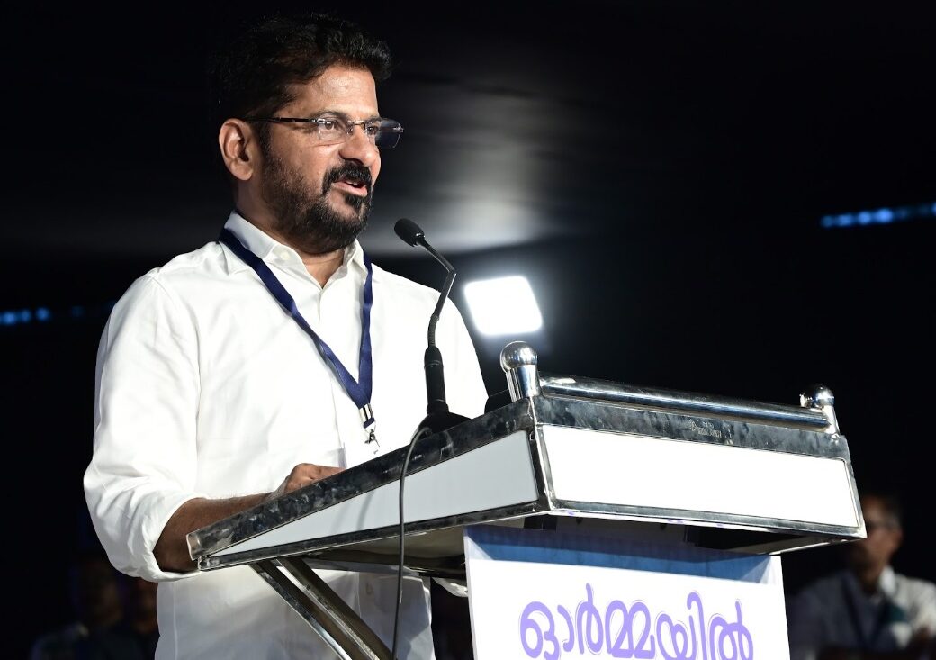సంఘ్ పరివార్…గాంధీ పరివార్ మధ్యే పోరాటం: సీఎం రేవంత్