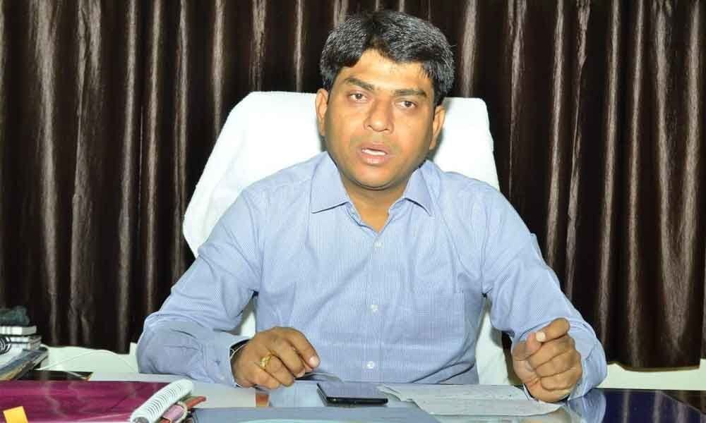 పార్కల్ గురుకులంలో మరో విద్యార్థి మృతి.. ప్రిన్సిపాల్, హౌస్మాస్టర్ సస్పెండ్ పార్కల్ గురుకులంలో మరో విద్యార్థి మృతి.. ప్రిన్సిపాల్, హౌస్మాస్టర్ సస్పెండ్